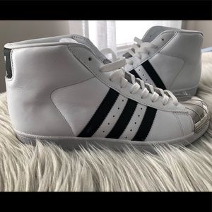 Adidas Women Sneakers (7.5)